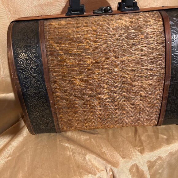 Vintage   Rare Woven Wicker  Rattan Suitcase - Picture 4 of 7